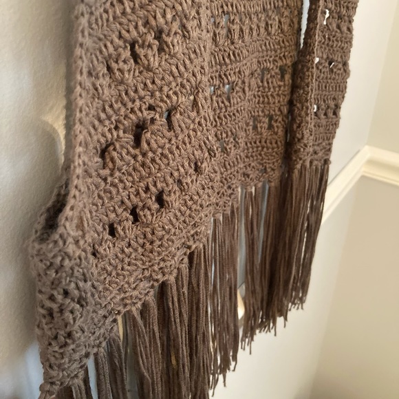 Black Poppy/Pac Sun Gray Crochet Vest with Fringe - Picture 2 of 5